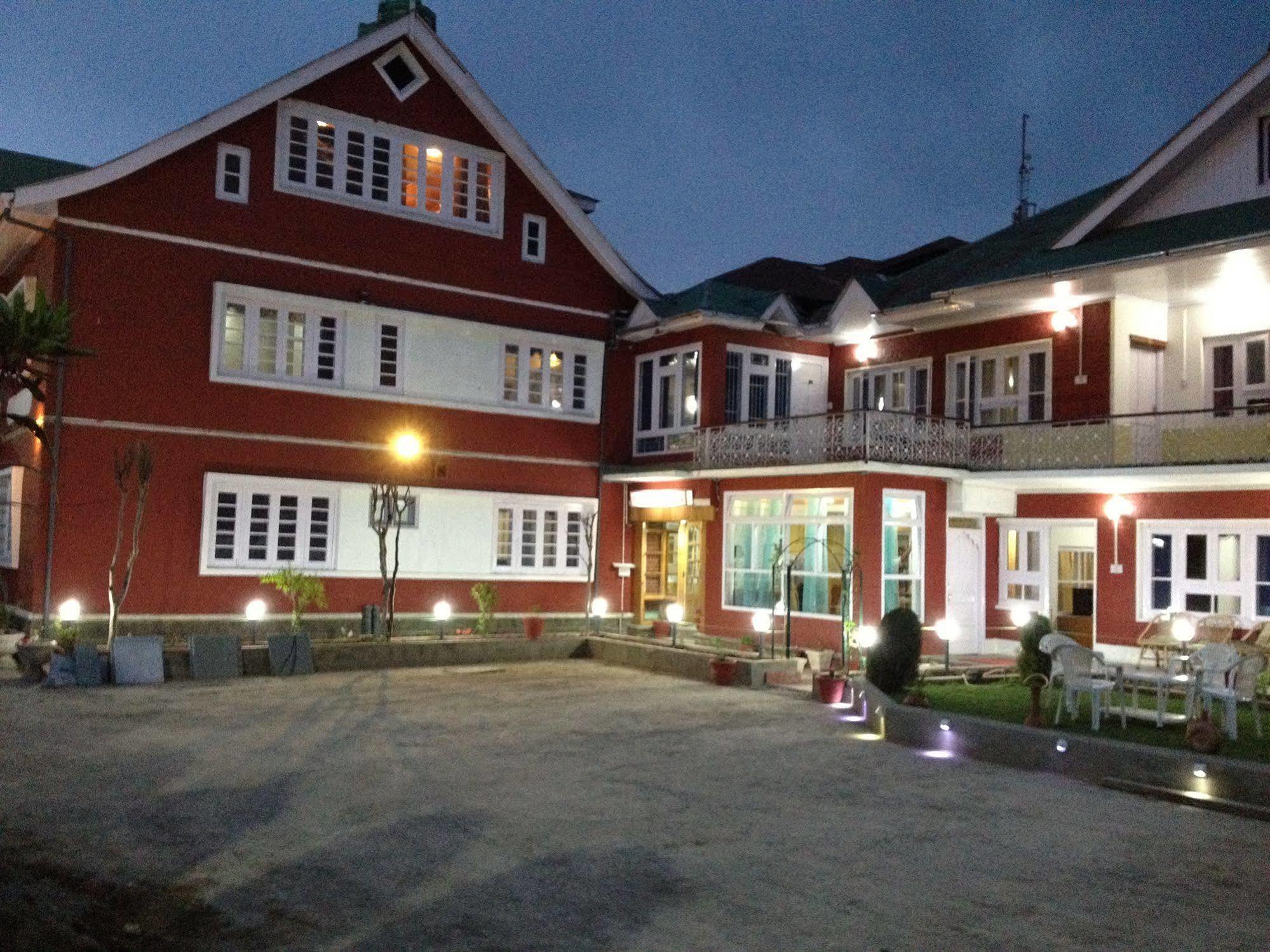 Walisons Hotel Srīnagar Kültér fotó